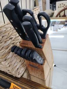 lot 62621 image: Farberware knife Block set