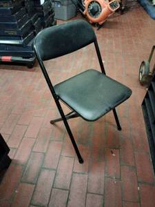 lot 63242 image: Vinyl Padded Metal Folding Chair