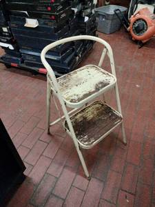 lot 63243 image: 2-step folding stool with white metal frame