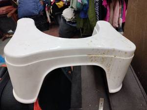 lot 63256 image: Welby Squatty Potty