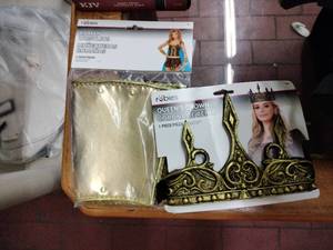 lot 63262 image: Set of Rubies Costume Pieces