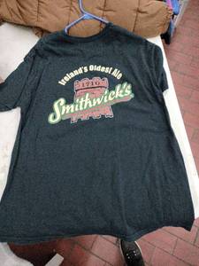 lot 63406 image: black Smithwicks Irish Ale Staff graphic t-shirt - XL