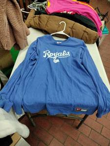 lot 63407 image: blue Nike Kansas City Royals long-sleeve shirt - XL