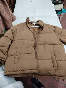 lot 63416 image: brown Forever 21 puffer Jacket - M