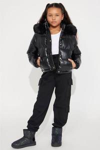 lot 63443 image: Fashion Nova Mini Miss Grab And Go Puffer Jacket - 4