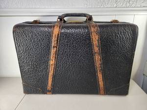 lot 89 image: Vintage Seal Skin Leather Suitcase