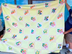 lot 90 image: Vintage Patchwork Quilt Floral Embroidered Squares Yellow White Queen Sized