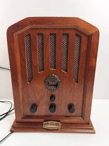 lot 98 image: Welsbach AMFM Radio Collectors Edition Model 86006 Works