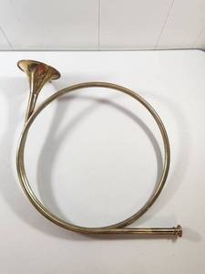 lot 102 image: Vintage Brass Horn Bugle