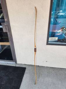 lot 107 image: Recurve Bow with Leather Grip and String