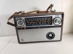 lot 113 image: General Electric 17 Transistor Portable Radio with Leather Carry Case