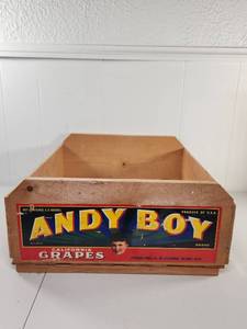 lot 115 image: Andy Boy Brand California Grapes DArrigo Bros Wooden Produce Crate 12 Bushel Vintage