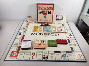 lot 125 image: Vintage Parker Brothers Monopoly Board Game