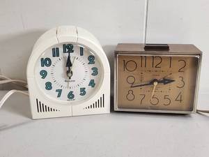 lot 126 image: Westclox Electric Alarm Clock and Drowse Clock Lot 2 Piece