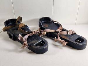 lot 129 image: Vintage Healthways Hollywood Healthboot Weighted Shoe Sandals Pair