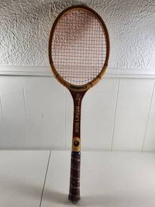 lot 134 image: Vintage Chemold Rod Laver Grand Slam Tennis Racket 4 58M New