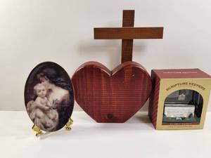 lot 166 image: Lot Of Religious Items