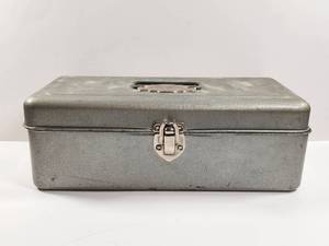 lot 174 image: Umwuold Steel Chest Tool Box with Tray