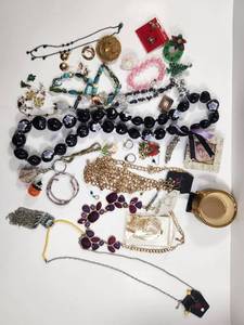 lot 194 image: Costume Jewelry Lot Necklaces Bracelets Earrings Brooches Pins 40 Pieces
