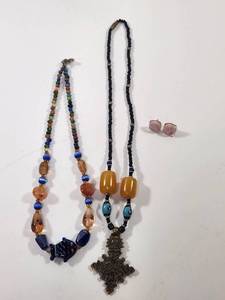 lot 195 image: Glass Beaded Necklace Lot with Pendant and Earrings 3 Pieces