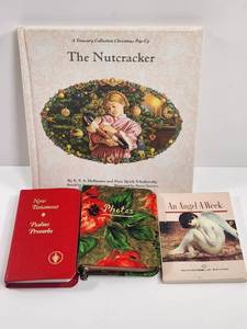 lot 206 image: Little Lot Vintage Floral Photo Book and Mini Books