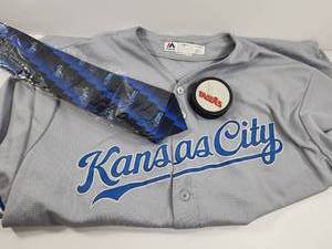 lot 213 image: Kansas City Royals Hosmer #35 MLB Baseball Jersey with New Tie And Blades Puck