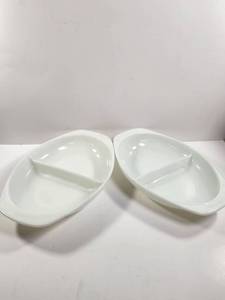 lot 216 image: Pyrex Divided Dishes Set of 2
