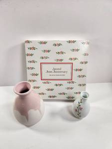 lot 217 image: Vintage Vases And Plate&nbsp