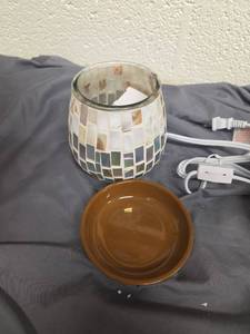 lot 606 image: Wax Warmer - Retail $0