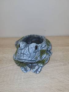 lot 13 image: Decorative Planter Pot Animal Head Design with Moss