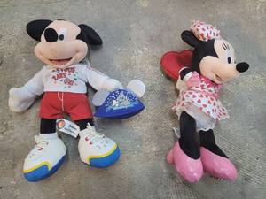 Disney Mickey and Minnie Mouse Plush Figures 2-Pack with Accessories