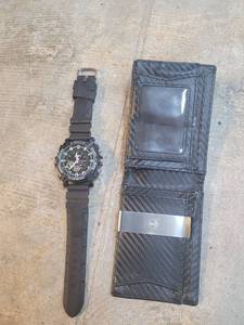 lot 50 image: Skorch Digital Watch with Carbon Fiber Wallet