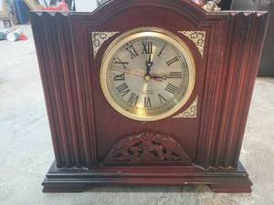 lot 75 image: Quartz Mantel Clock Roman Numerals Made in China