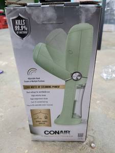 lot 83 image: Conair 1200 Watts Garment Steamer with Adjustable Head and Dual Voltage