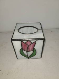 lot 136 image: Stained Glass Tissue Box Cover with Tulip Design
