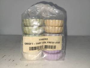 lot 141 image: Gbigft Tart Col Fresh #202 Baking Cups 1140283