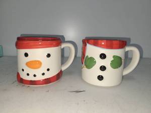 lot 142 image: Snowman Holiday Ceramic Mugs Set of 2