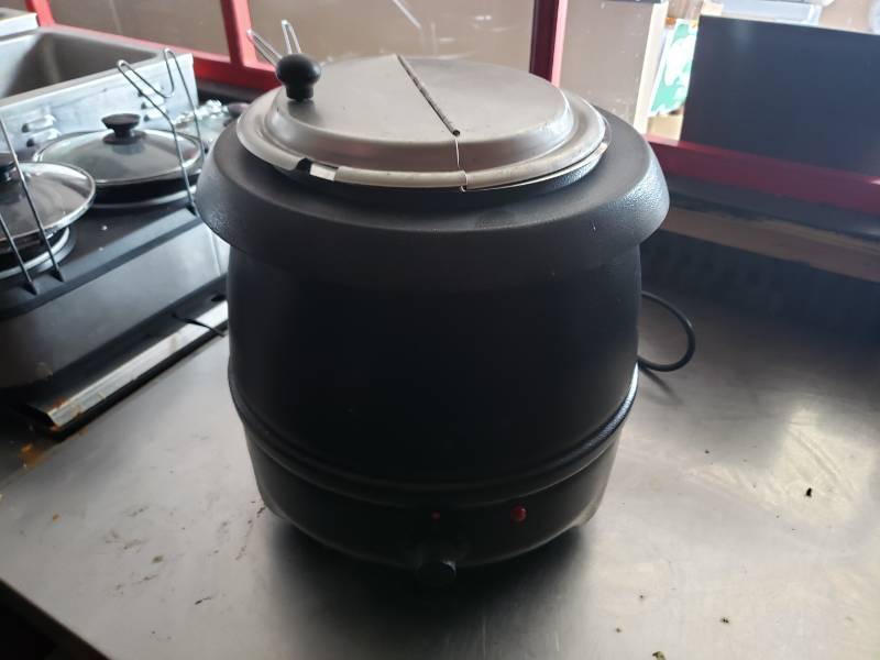 lot 3004 image: Black soup warmer