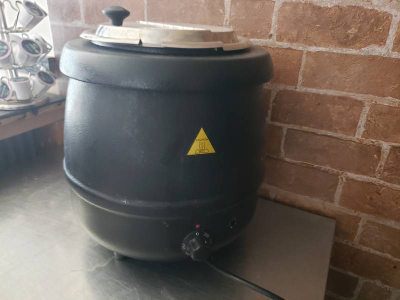 lot 3005 image: Black soup warmer