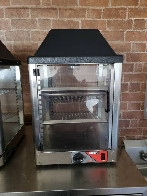 lot 3018 image: Nemco 6457 Countertop Hot Food Display  Merchandiser with Two Shelves