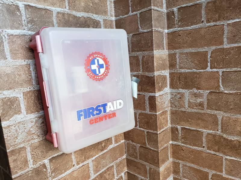 lot 3024 image: Wall mount first aid kit