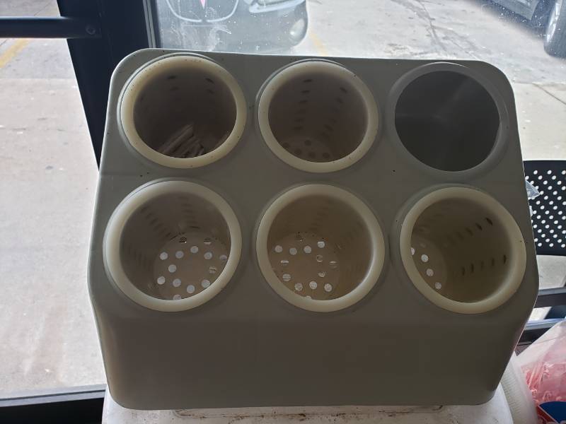 lot 3045 image: Silverware caddy with 6 openings