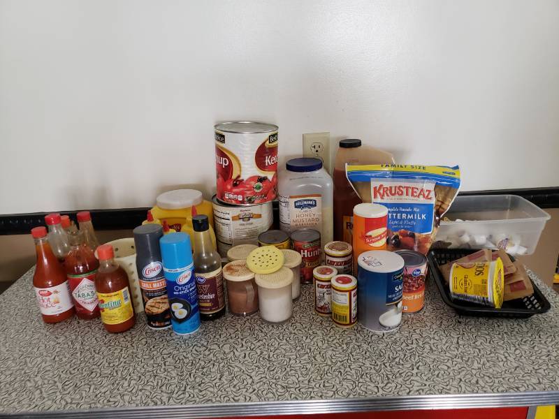 lot 3055 image: Large lot of food, spices, seasonings