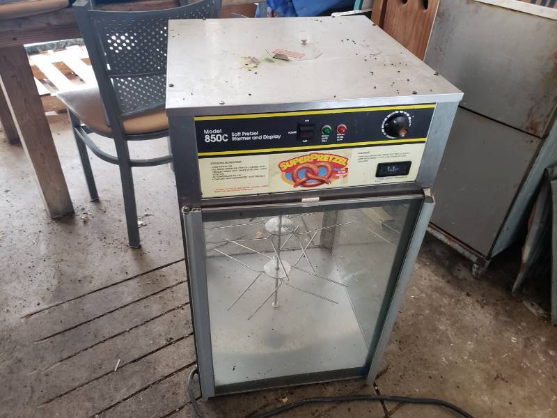 lot 3066 image: Super Pretzel Warming Machine