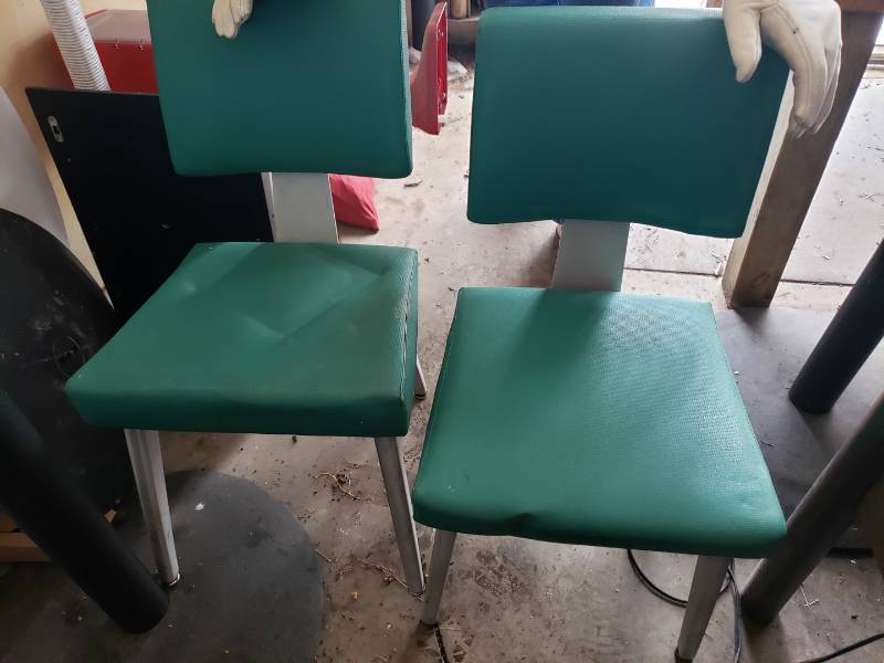 lot 3075 image: 3 Cool Vintage Chairs with round table and chrome base