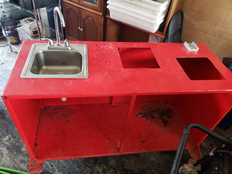 lot 3085 image: Heavy duty, nice mobile sink cart, portable, well made