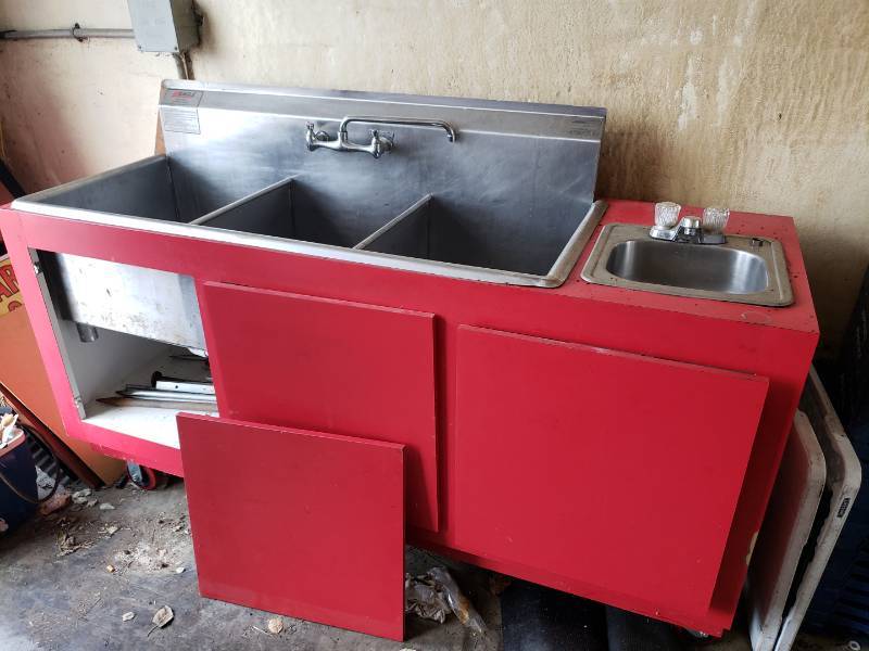lot 3095 image: High $ Eagle Triple Sink mounted on rolling cabinet  insert with single hand wash station too  Sink can be removed and used or kept for mobile use