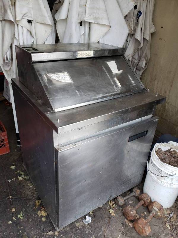 lot 3096 image: Refrigerated Prep Cooler Randell 9412-32-7