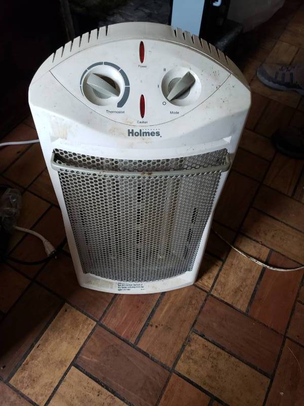 lot 3097 image: Electric Space Heater