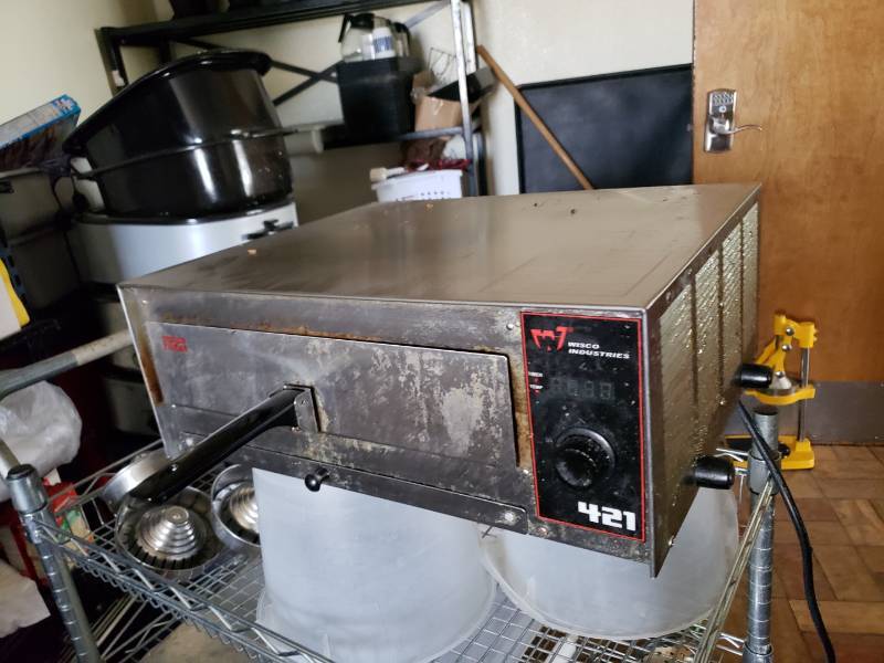 lot 3098 image: Winco Pizza Oven